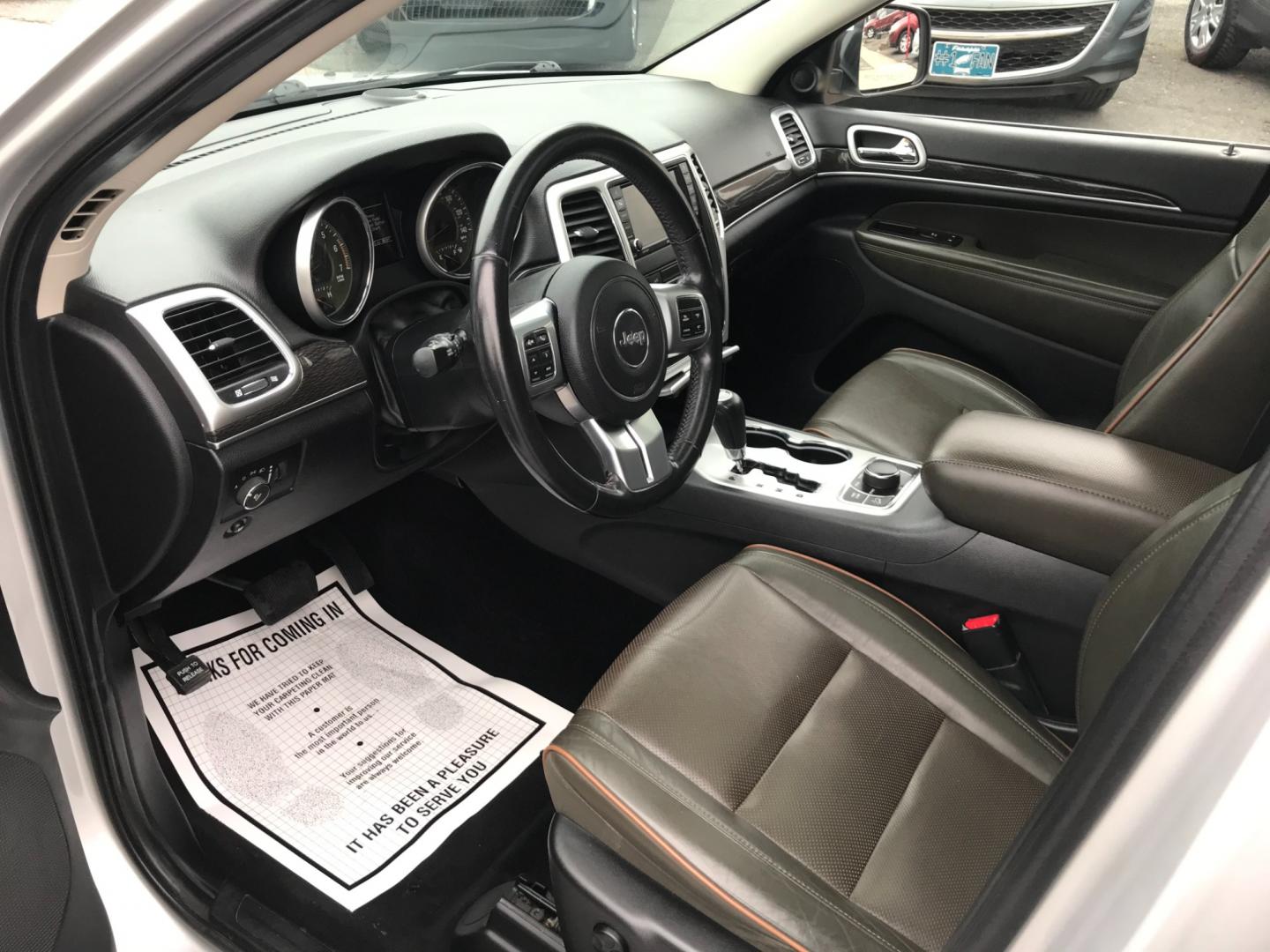 2011 Silver /Black Jeep Grand Cherokee Laredo (1J4RR4GTXBC) with an 5.7 Liter HEMI engine, Automatic transmission, located at 577 Chester Pike, Prospect Park, PA, 19076, (610) 237-1015, 39.886154, -75.302338 - Photo#9